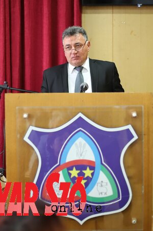 Szűgyi István kkt-elnök ünnepi beszéde (Lakatos János felvétele)