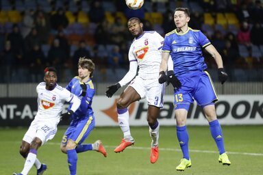 Stopira (balról) alaposan megszenvedett a BATE támadóival (Fotó: MTI)