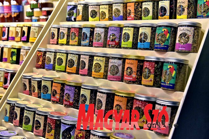 Boldogságízű tea is kapható a vásáron(Gergely Árpád felvétele) Boldogságízű tea is kapható a vásáron(Gergely Árpád felvétele)
