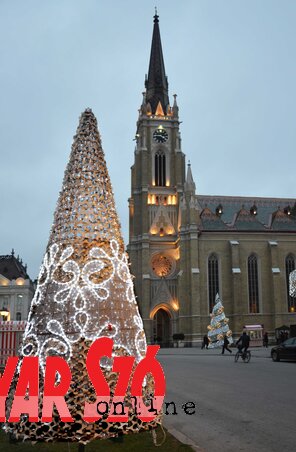 Ilyenkor a városok is ünnepi díszbe öltöznek (Dávid Csilla felvétele)