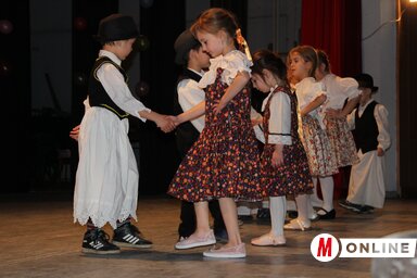 A Pipacs néptánccsoport első fellépése somogyi táncokkal (Szabó Nóra felvétele)
