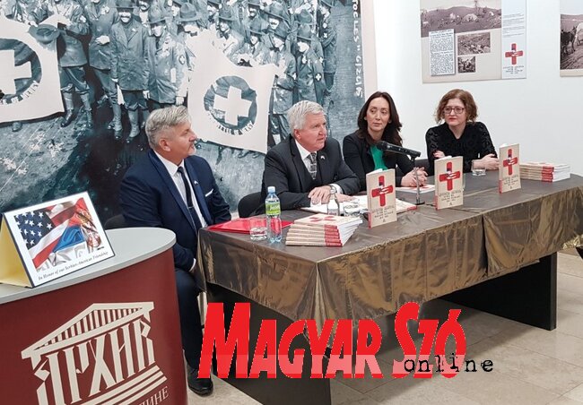 A könyvbemutató résztvevői: dr. Nebojša Kuzmanović, Kyle Scott, Dragana Milošević és Ljiljana Dožić (Fotó: Fehér Ildikó)
