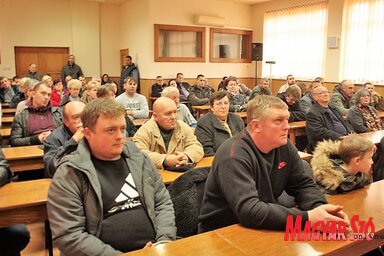 A napokban mintegy százan írták alá a támogatásról szóló szerződést (Kazinczy Paszterkó Diana felvétele)