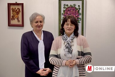 Kormányos Kávai Lívia és Muhi Zsuzsanna a kiállítás megnyitóján (Puskás Károly felvétele)