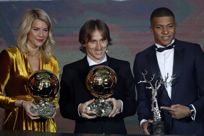 A díjazottak: Ada Hegerbreg, Luka Modrić és Kylian Mbappé (Fotó: Beta/AP)