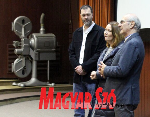 Ilija Tatić, Daliborka Sudarević tolmács és Carmine Tarallo a megnyitón (Fotó: Benedek Miklós) Ilija Tatić, Daliborka Sudarević tolmács és Carmine Tarallo a megnyitón (Fotó: Benedek Miklós)