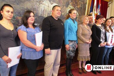 A polgármester és a miniszter asszony az új háztulajdonosok társaságában (Fotó: Fekete J. József)