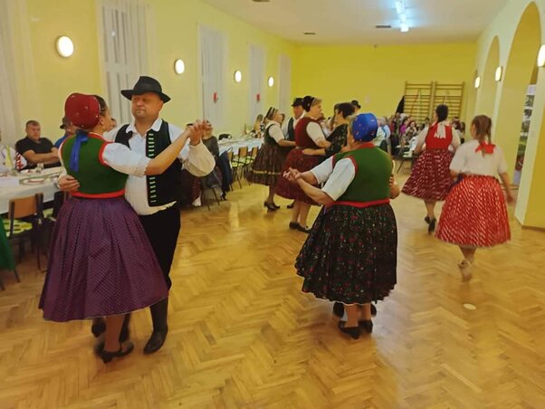 Népviseletes bál Kupuszinán (Archív fotó) Népviseletes bál Kupuszinán (Archív fotó)