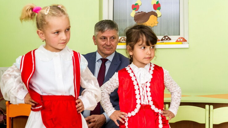 Grezsa István egy kárpátaljai óvoda megnyitóünnepségén (fotó: MTI) Grezsa István egy kárpátaljai óvoda megnyitóünnepségén (fotó: MTI)