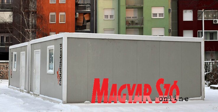 A hajléktalanok hálókonténerei helyén akarnak parkot létesíteni (Ótos András felvétele)