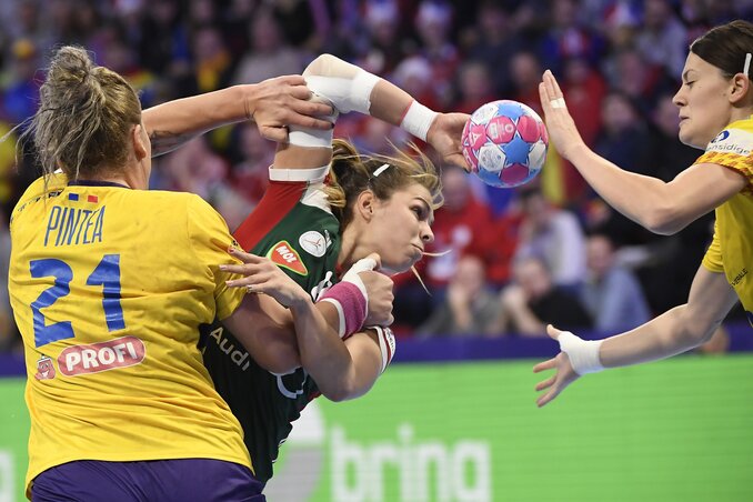 Kovacsics Anikó és Crina-Elena Pintea párharca a középdöntő utolsó mérkőzésén (Fotó: MTI) Kovacsics Anikó és Crina-Elena Pintea párharca a középdöntő utolsó mérkőzésén (Fotó: MTI)