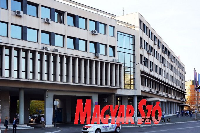 A képviselő-testület ülésén a képviselők többek között döntöttek az Újvidék Egészségház koncessziójáról is (Fotó: Dávid Csilla)