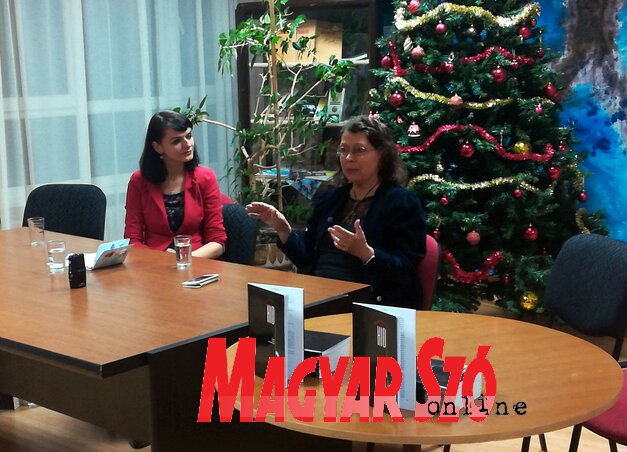 Bíró Tímea és Ladik Katalin (Benedek Miklós felvétele) Bíró Tímea és Ladik Katalin (Benedek Miklós felvétele)