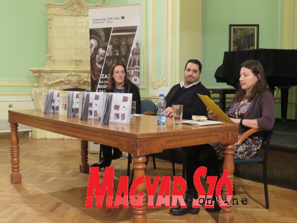 Silling Léda, Dragan Kiurski és Neda Mirković-Marić a könyvbemutatón (Fotó: Patyi Szilárd) Silling Léda, Dragan Kiurski és Neda Mirković-Marić a könyvbemutatón (Fotó: Patyi Szilárd)
