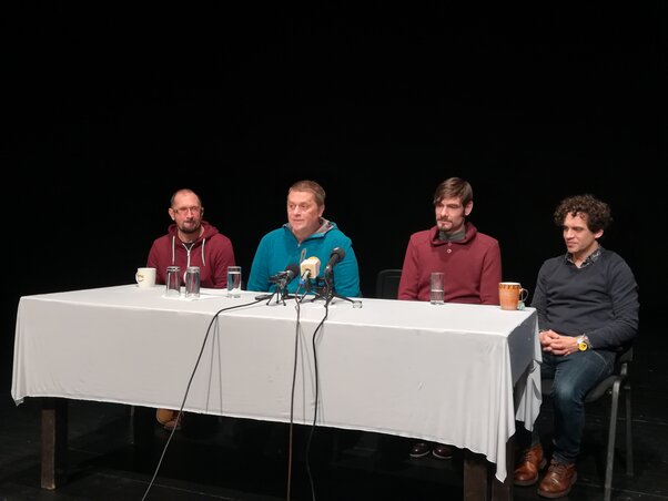 Mess Attila, Urbán András, Mészáros Gábor és Kucsov Borisz a KDSZ sajtótájékoztatóján Mess Attila, Urbán András, Mészáros Gábor és Kucsov Borisz a KDSZ sajtótájékoztatóján