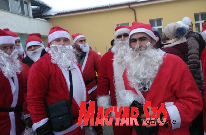A temerini Patriots Motoros Klub Mikulásai (Garbac Sarolta felvétele) A temerini Patriots Motoros Klub Mikulásai (Garbac Sarolta felvétele)