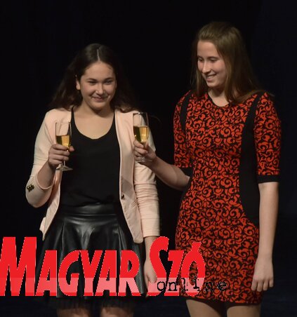 A narrátorok: Dobó Anita és György Glória (Fotó: Ótos András) A narrátorok: Dobó Anita és György Glória (Fotó: Ótos András)