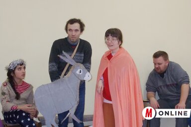 A fogyatékossággal élők A csillag meséje című előadásukra készülnek (Gruik Zsuzsa felvétele)