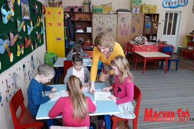 A felsőhegyi óvodások nagyon szeretnek a Mézeskalácsban feladatokat megoldani (Homolya Horváth Ágnes felvétele)