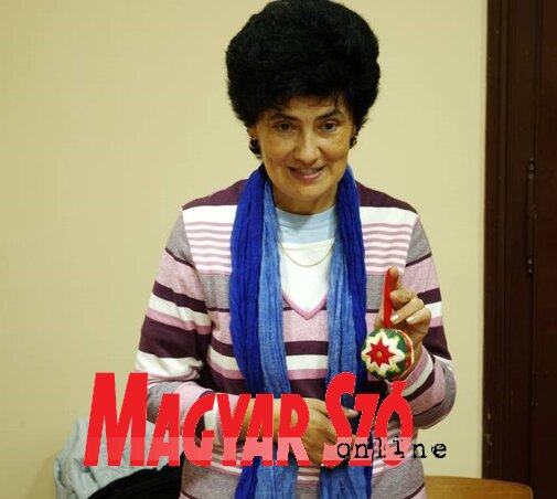 Ilyen szép gömböket lehet készíteni a karácsonyfára  ̶  mutatja Magdolna