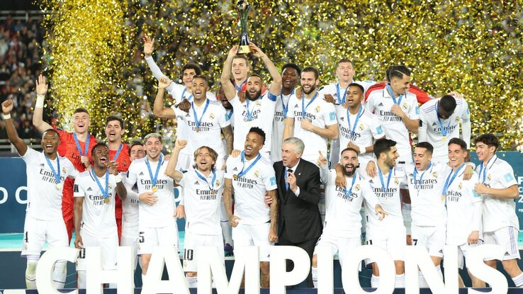 A Real Madrid a trófeával (Fotó: Getty Images) A Real Madrid a trófeával (Fotó: Getty Images)