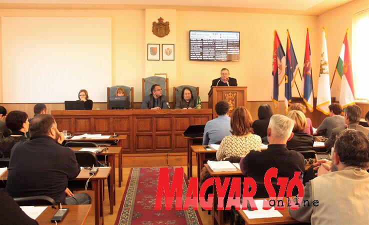 Kislinder Gábor községi elnök reagált a képviselői kérdésekre, megjegyzésekre (Kazinczy Paszterkó Diana felvétele) Kislinder Gábor községi elnök reagált a képviselői kérdésekre, megjegyzésekre (Kazinczy Paszterkó Diana felvétele)