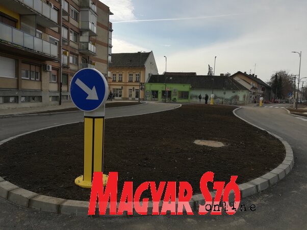 Az „ötágú” Csillag téren megindult a körforgalom (Fotó: Fehér Rózsa)