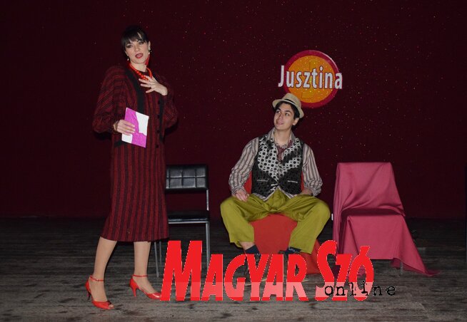 Pozsgai Zsófia és Csuvik Viktor az előadás egyik jelenetében (Horváth Szabolcs felvétele) Pozsgai Zsófia és Csuvik Viktor az előadás egyik jelenetében (Horváth Szabolcs felvétele)