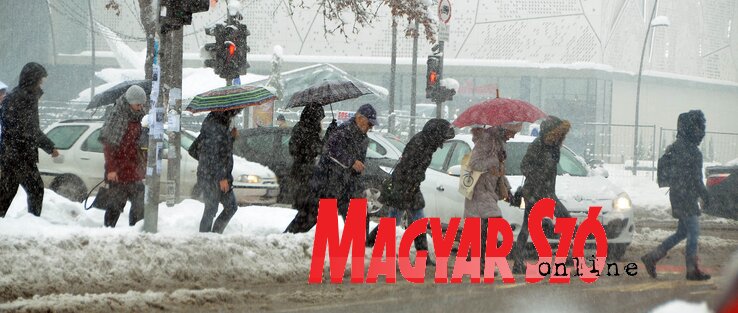 Egyelőre csak kisebb intenzitással havazik Újvidéken, de a hétvégén komolyabb hótakaró kialakulása lehetséges. Ótos András fotója a legutóbbi „hóhelyzet” során készült, december 17-én