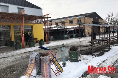 Szombatonként jó a piaci felhozatal Topolyán, de keddenként kevés a vásárló és az árus is a piacon (Herceg Elizabetta felvétele)