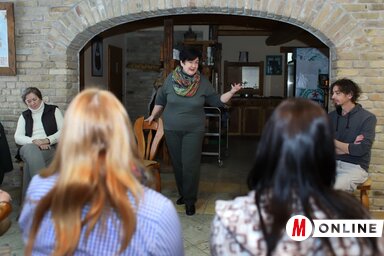Dr. Szőke Anna megnyitja a sorrendben 18. bábkurzust (Lakatos János felvétele)