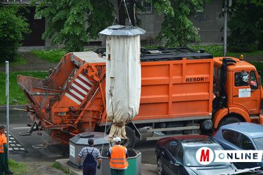 Újvidéken egyre több helyen helyeznek el föld alatti szemeteseket (Ótos András felvétele)