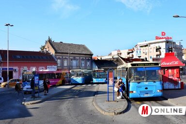 A Šafáryk utcai autóbusz-végállomás helyén többszintes parkolót építenek (Dávid Csilla felvétele)