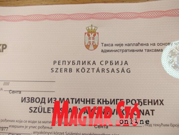 Az anyakönyvi kivonatokat a község hivatalos nyelvein adják ki (Gruik Zsuzsa felvétele)