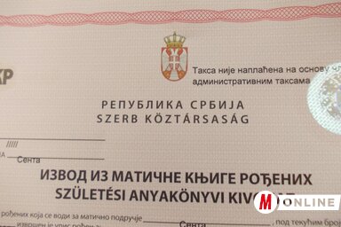 Az anyakönyvi kivonatokat a község hivatalos nyelvein adják ki (Gruik Zsuzsa felvétele)