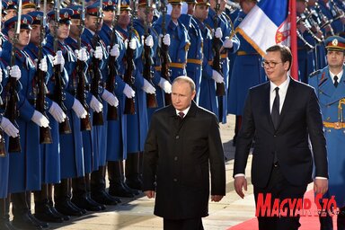 A szerb államfő vörös szőnyegen fogadta Vlagyimir Putyint (Ótos András felvétele)