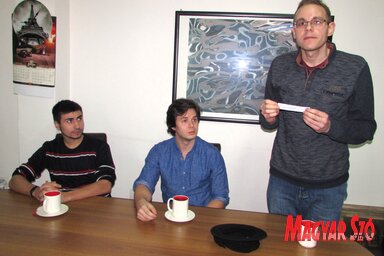 Fehér Miklós, Szalai Bence és Kocsis Árpád, aki kihúzta a címet a kalapból