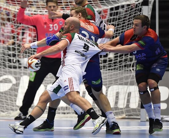 Balogh Zsolt egyedül kevés volt Norvégia ellen (Fotó: MTI) Balogh Zsolt egyedül kevés volt Norvégia ellen (Fotó: MTI)
