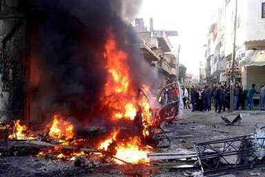 Előző nap autóbomba robbant a már nyugodtnak számító északnyugati Latákia központjában. A távirányítással működésbe hozott pokolgép egy életet oltott ki, tizennégyen megsérültek – közölte az állami tévé (fotó: Hszinhua/Beta)