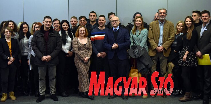 Az ifjúsági szervezetek képviselői politikusaink társaságában (Ótos András felvétele)