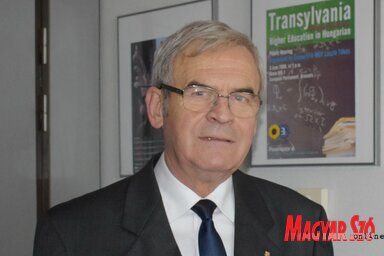 Tőkés László brüsszeli irodájában (Máriás Endre felvétele)