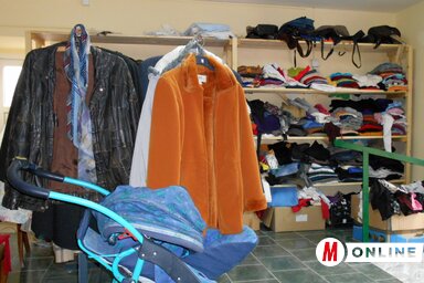 Az adományboltban jelképes összegért cserébe vásárolhatunk (Gruik Zsuzsa felvétele)