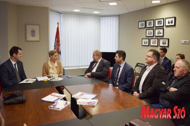 A nagykövet asszonnyal folytatott beszélgetés középpontjában Szerbia európai uniós csatlakozása állt (Máriás Endre felvétele)