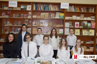 A kitüntetett diákok és felkészítőjük (Horváth Zsolt felvétele)