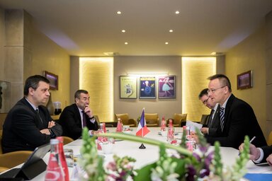 A magyar külgazdasági és külügyminiszter az EDF vezérigazgatójával tárgyal (Fotó: Facebook/Szijjártó Péter oldala)