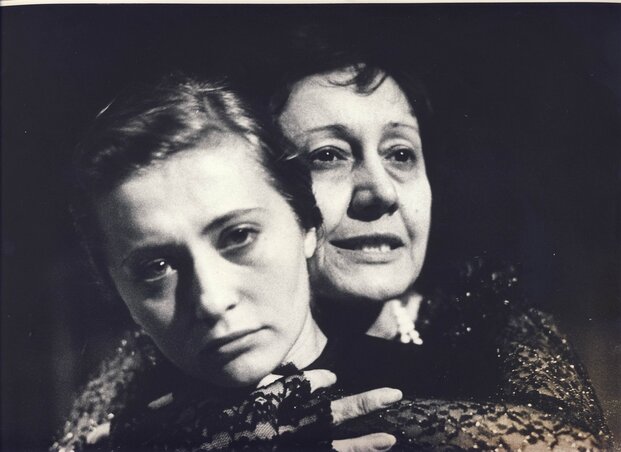Rövid Eleonóra és Romhányi Ibi (Édes Anna, 1983, Újvidéki Színház) -Dormán László felvétele