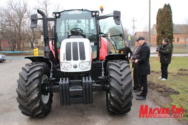A 120 lóerős osztrák gyártmányú Steyr típusú traktor (Tóth Péter felvétele)