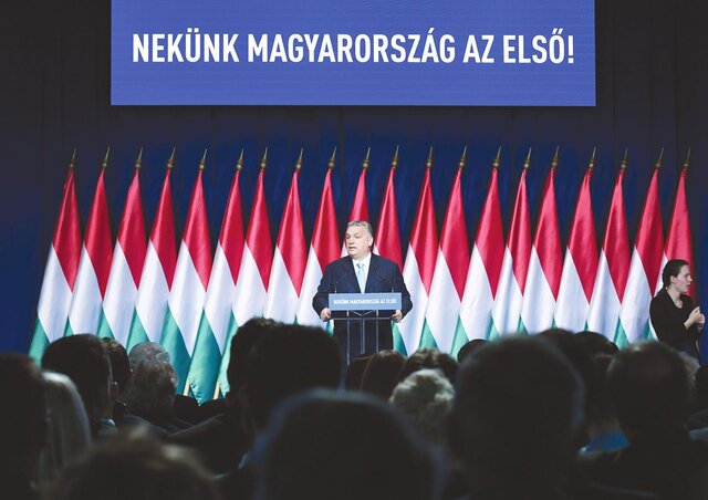 Orbán Viktor évértékelő beszédét mondja a budapesti Várkert Bazárban (Fotó:MTI)