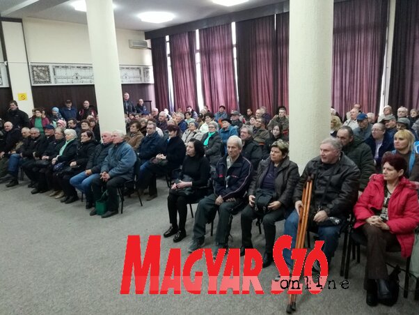 A megbeszélésen a November 29. vállalat számos egykori alkalmazottja jelent meg (Benedek Miklós felvétele) A megbeszélésen a November 29. vállalat számos egykori alkalmazottja jelent meg (Benedek Miklós felvétele)