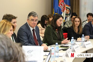 Duško Pejović (középen): A vizsgált szervek a megnövelt támogatási összegeket nem a helyi fejlesztésekre fordították (Fotó: Ótos András)